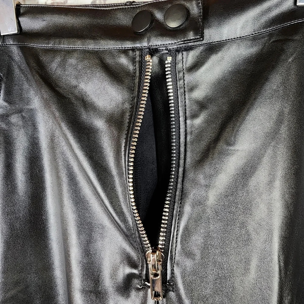 PrettyLittleThing Vegan Faux Leather Zip Front Wide Leg Trouser Black Size 6 New - Picture 8 of 16